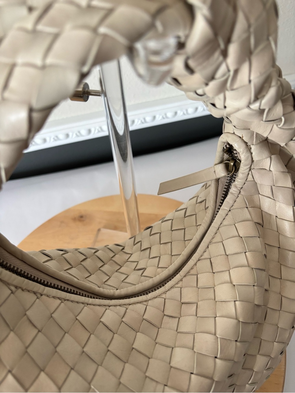 Woven 100% Leather Knot Medium Hobo Shoulder Bag in Light Cream - Picture 3 of 5